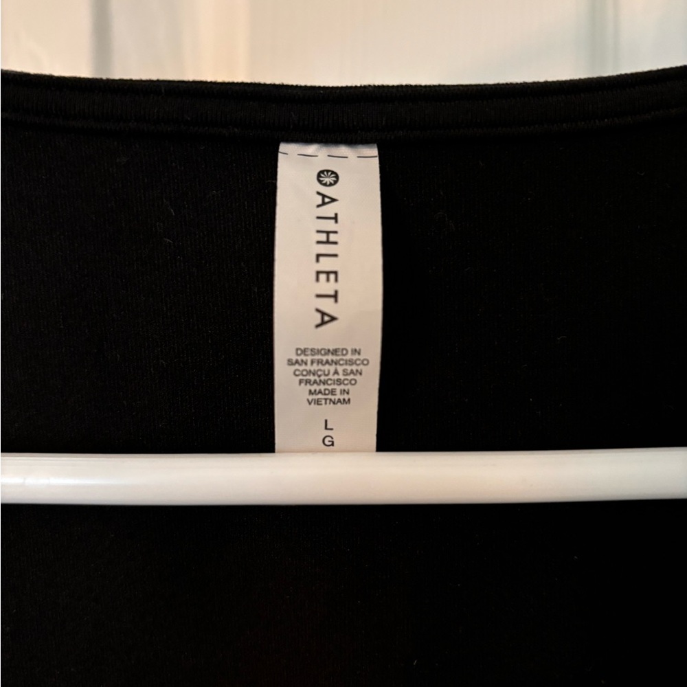 Athleta Shanti scoop neck black top